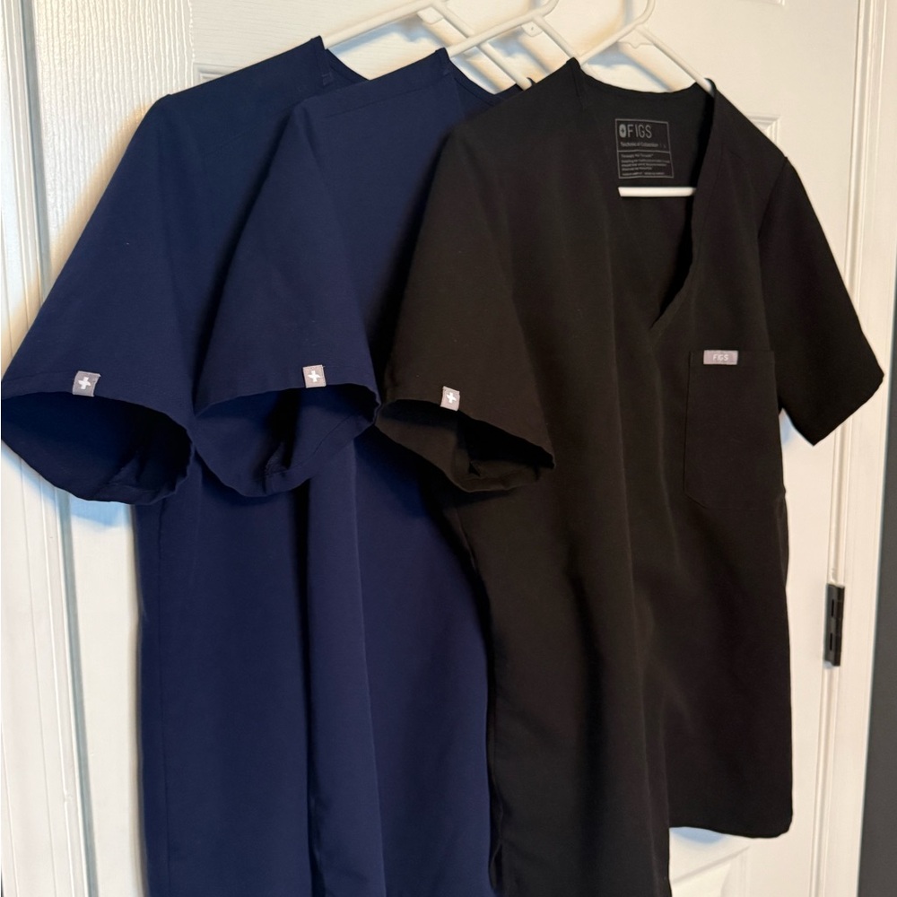 Figs Women's Catarina Scrub Top: 2 Navy, 1 Black